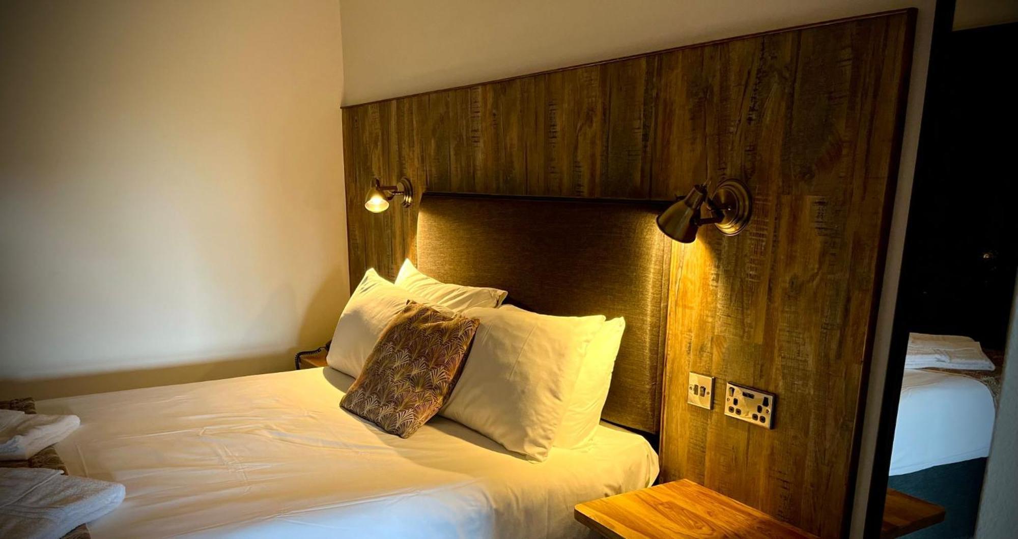 The Blue Boar 3*