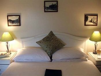 The Blue Boar 3*